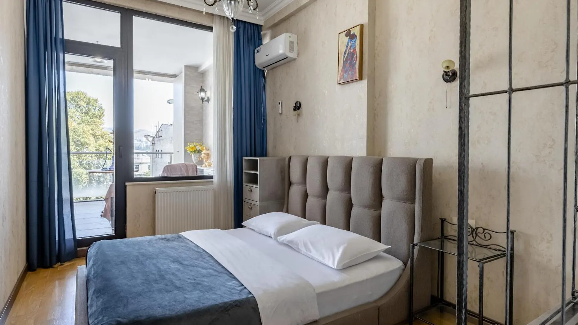 טביליסי Flawless Two-Bedroom Apartment 0*,