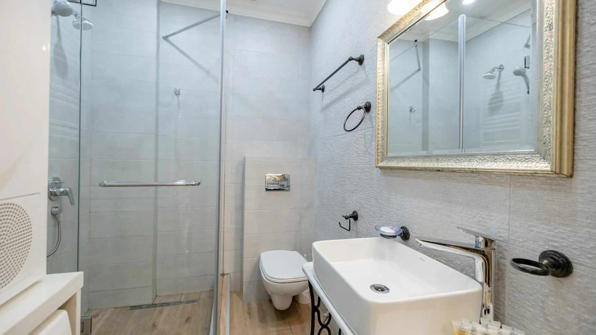 טביליסי Flawless Two-Bedroom Apartment