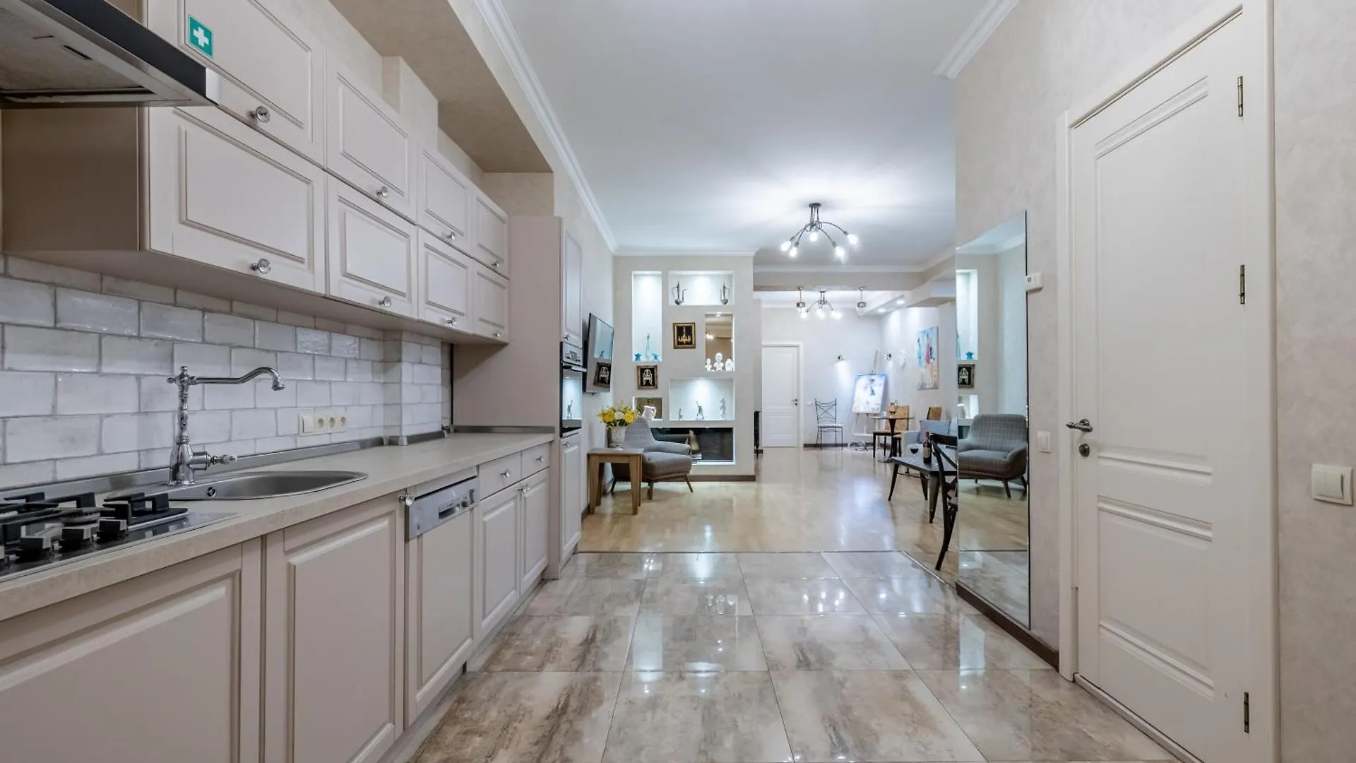 טביליסי Flawless Two-Bedroom Apartment